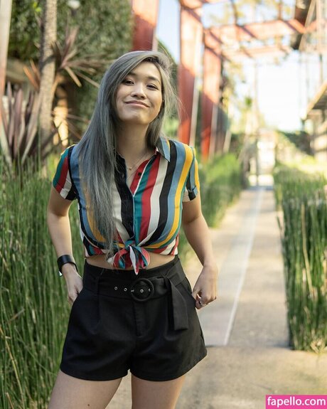 Julia Chow naked star pic