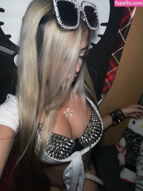 Miley Vang beautiful star archive