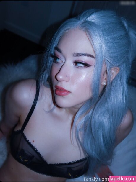 Queen Tofu exclusive model gallery