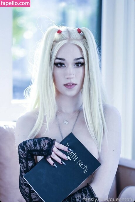 Queen Tofu naked star photo