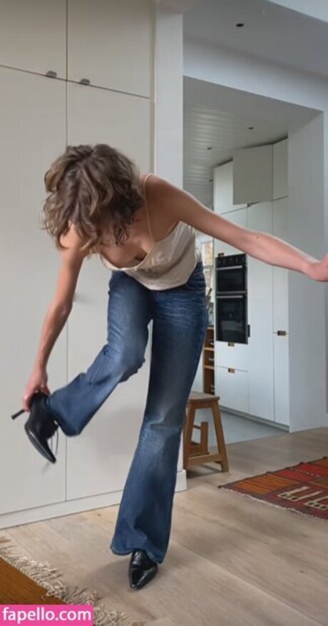 Ava Kalitowski sexy actress images