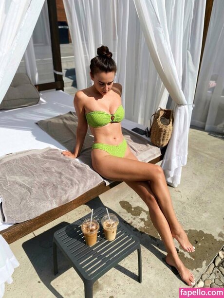 HeyHelen ASMR model hot pic