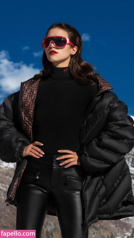 Caylee Cowan model erotic images