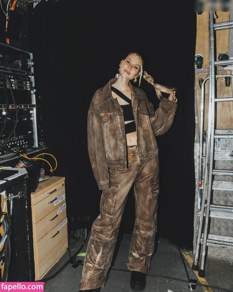 brunette milf onlyfans pretty photo