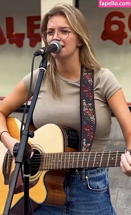 Zoe Clarke sexy star pics