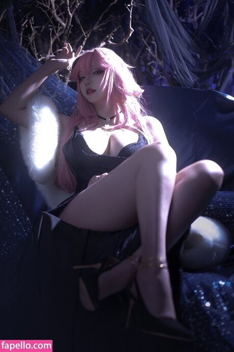 Takoma Yuyi model sexy picture