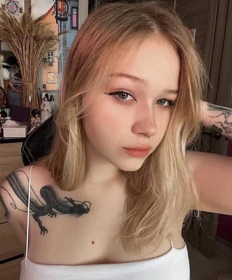 morpheya model sexy picture