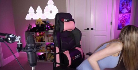 Dizzy Kitten art star photo