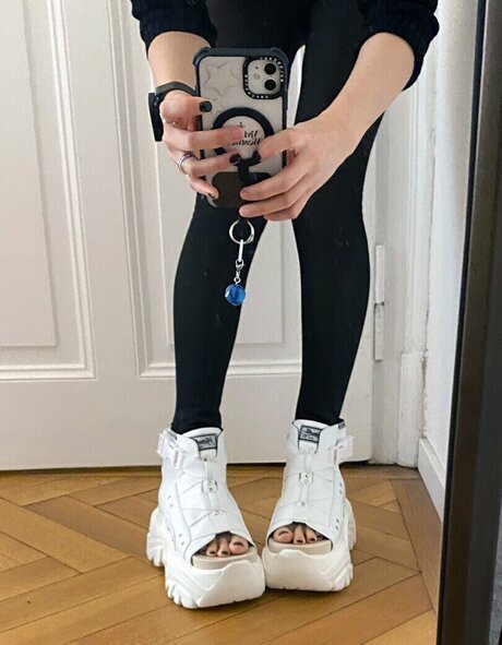 Yeougui nude actress pics