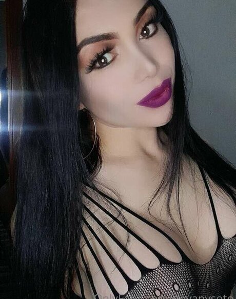 Devany Soto model high quality pics