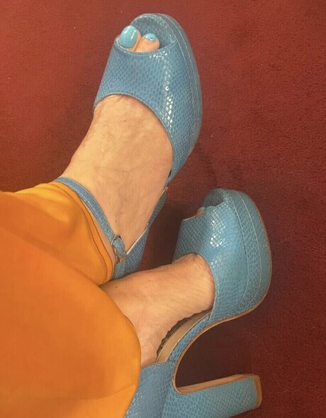 Tamzin Outhwaite sexy model images