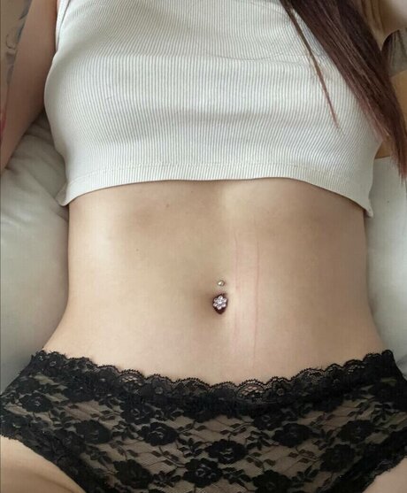 leonesan naked model pics