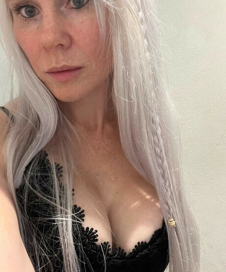 Donna Shepherd exclusive actress pics