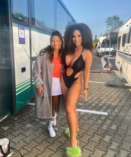 Paulina Fok erotic actress pic