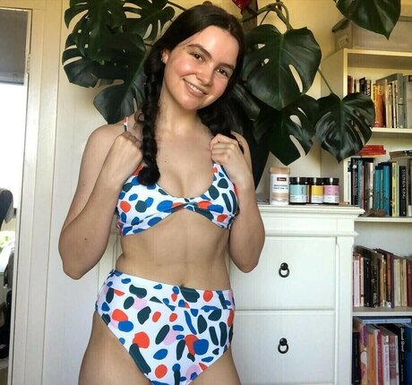 Lucy Holz pretty model picture