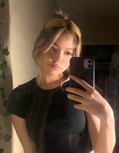 Sidsityttv model art picture