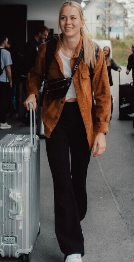 Merle Frohms hot actress gallery