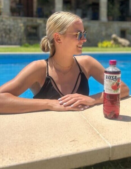 Merle Frohms naked pornstar archive