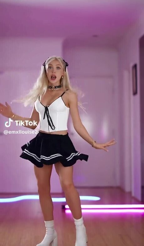 Emma Xlouise adult model images