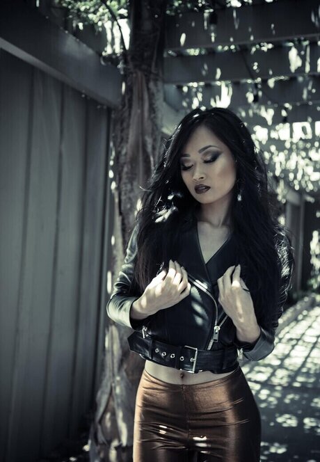 Connie Han pretty star pics