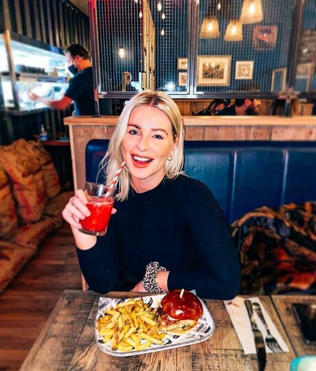 Jess Davies hot model photo