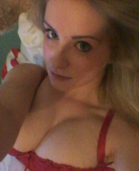 Jess Davies model nude pic