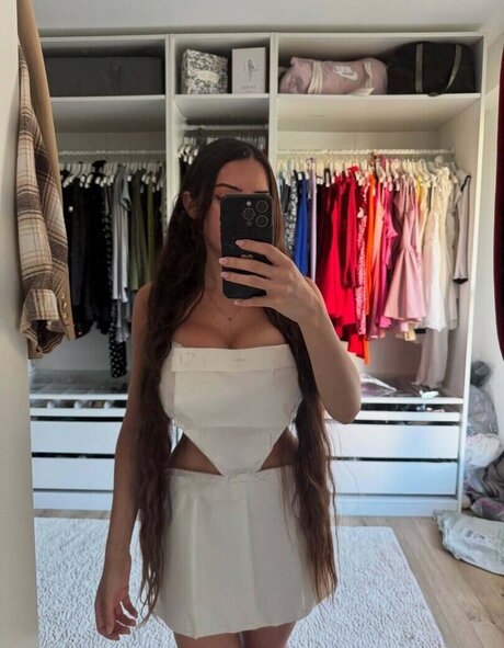 Sunmerjoy model adult pic