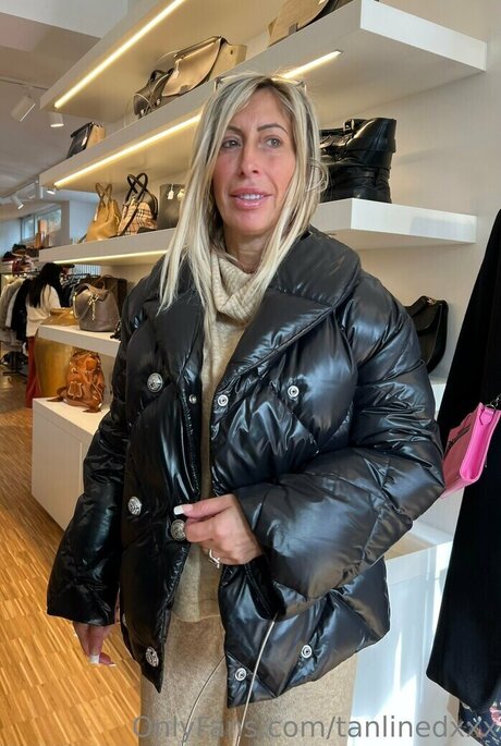 LetzBimbo sexy actress images