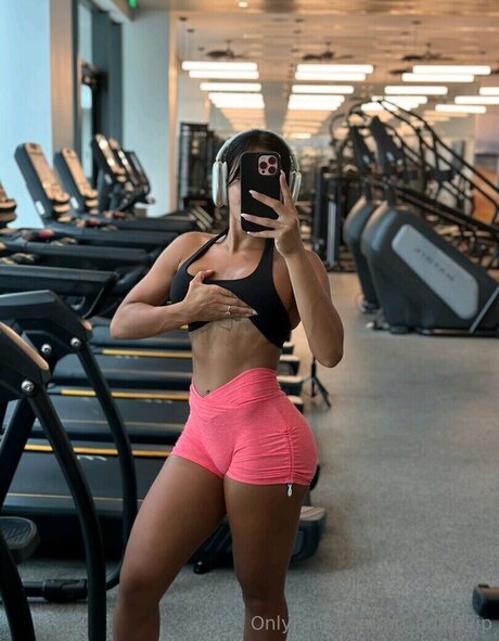 Priscilla Aqilla star erotic pictures