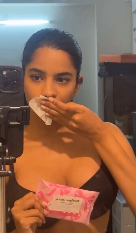 Aurora Sinclair hot actress images