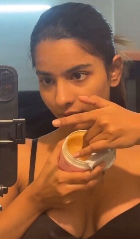 Aurora Sinclair model adult photo