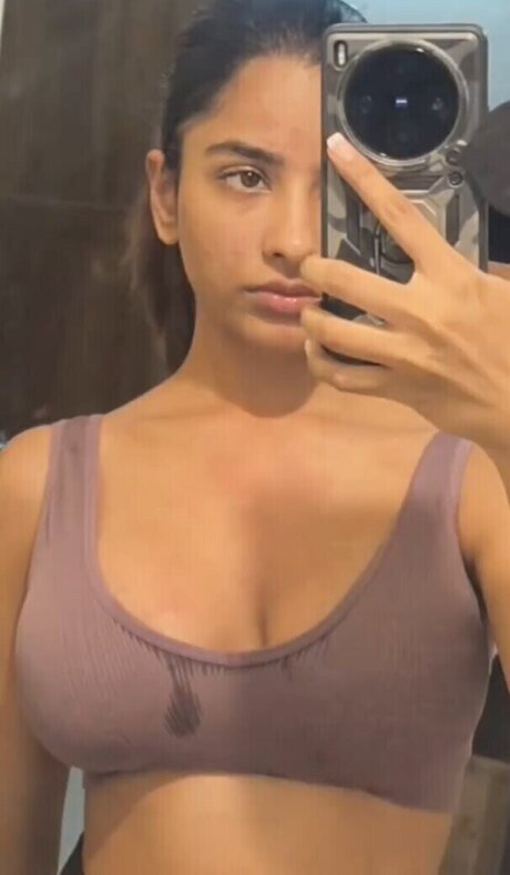 Aurora Sinclair art star gallery