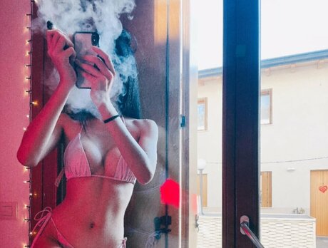 Candy Grace hot star image