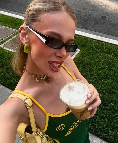 Yaren Alaca nude star photo