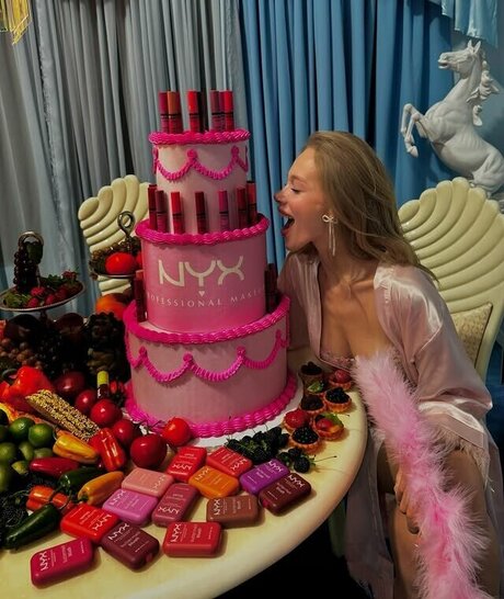 Yaren Alaca adult actress img