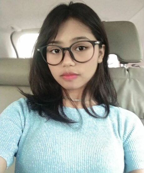 Riska Saputri pornstar hd pic
