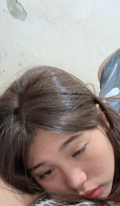 Riska Saputri model hot pics