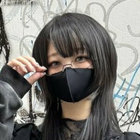 eye shiny naked model img