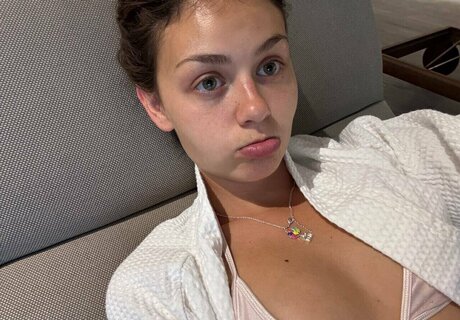 emilauri model adult pictures