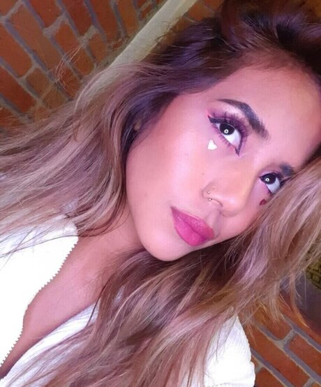 Saturnna Moon model perfect photos