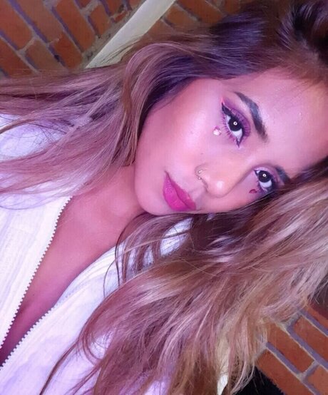 Saturnna Moon pretty pornstar photo