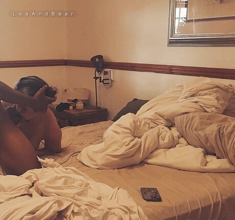 Leah And Bear sex pornstar gallery