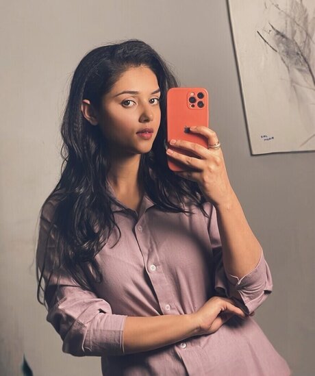 Mallika Singh beautiful actress picture