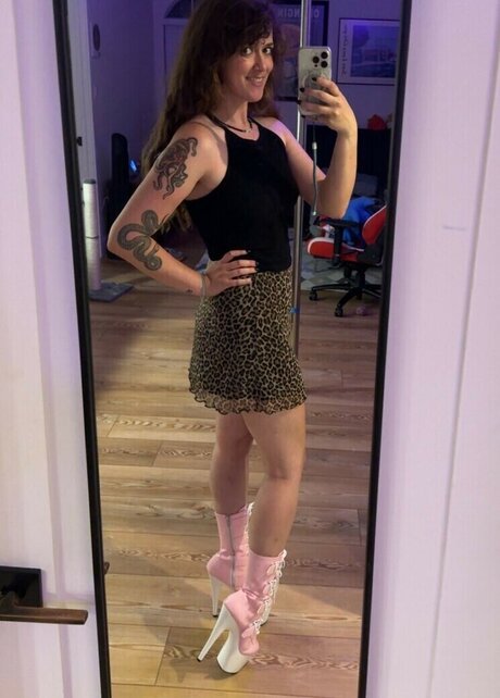 Tunnelsnakesfool star naked picture