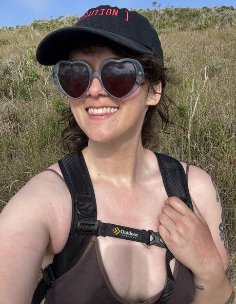 Tunnelsnakesfool pretty model image