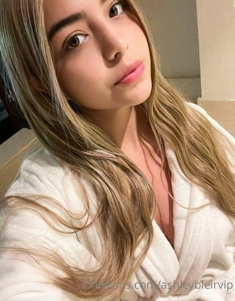 ashleybleirvip model xxx photos
