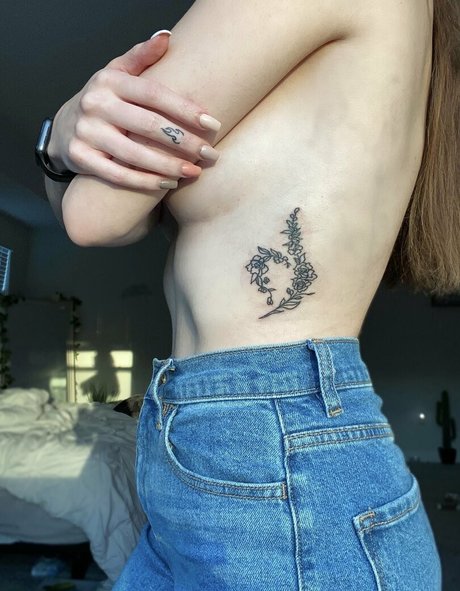 catlyn model naked photos