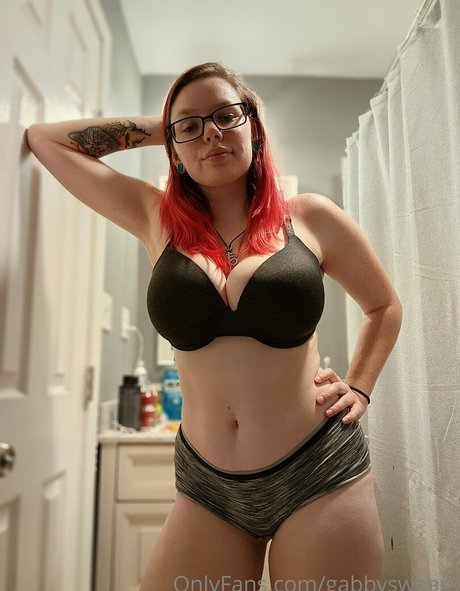 GabbySwears free actress pictures