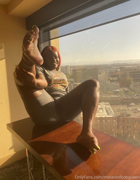 queenmelaninsdungeonn naked star gallery