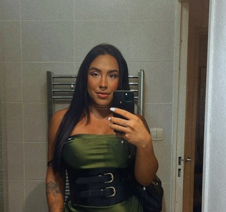 Bruna Taylor star high quality pics